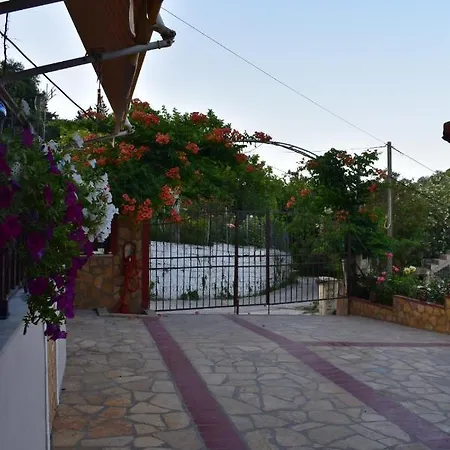 Gardenos Mamas Reas Vitaládes Exterior photo