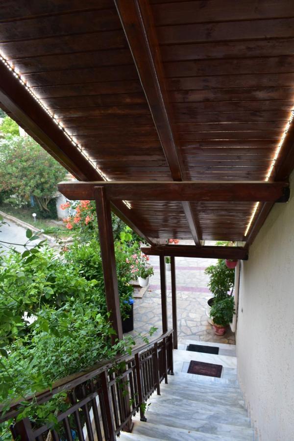 Apartment Gardenos Mamas Reas